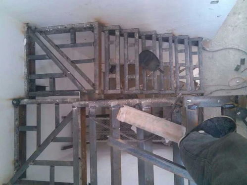 蘇州不銹鋼樓梯扶手制作鋼結構樓梯安裝焊接施工廠房防水維修施工